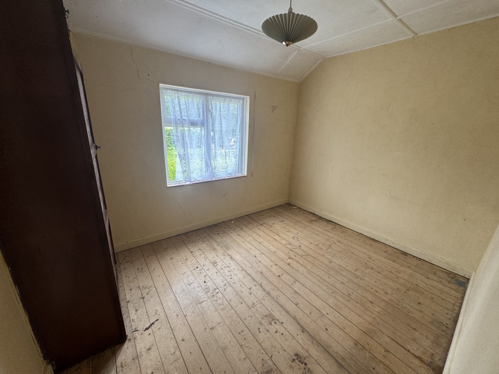 Lot: 161 - 	SEMI-DETACHED HOUSE FOR IMPROVEMENT - Bedroom two